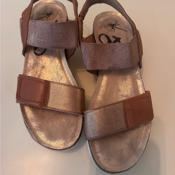 OTBT copper platform Sandals with leather trim  White Soles
Size 8.5 - Picture 1 of 3